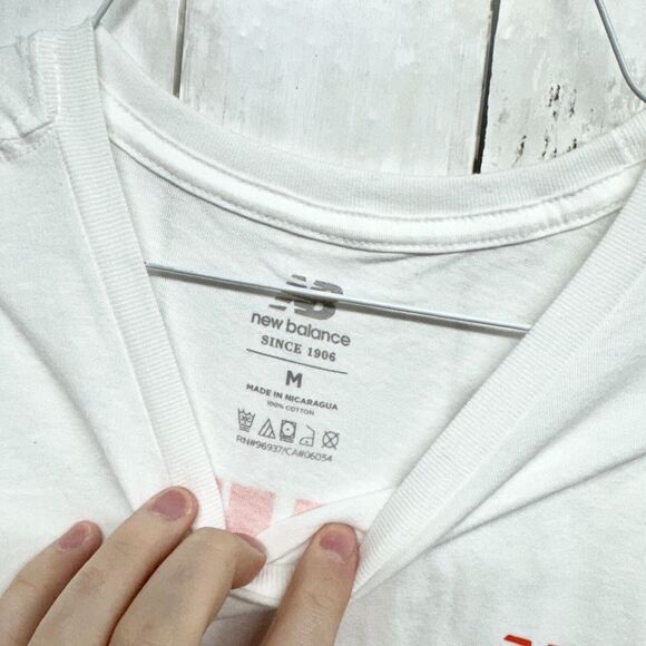 New Balance Shirt Unisex Medium White Short Sleeve Cotton Graphic T Shirt - Picture 2 of 3